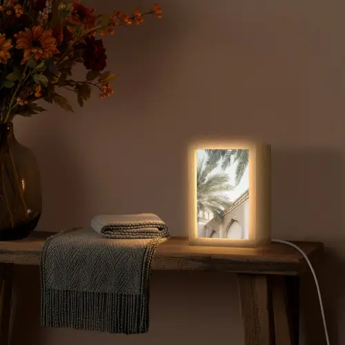 Gebouw - Palmbomen - Beige - Zon Light Box met kabel (Tafellamp) klein -sfeer4
