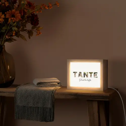 Tante - Lettercollage Light Box met kabel (Tafellamp) klein -sfeer4