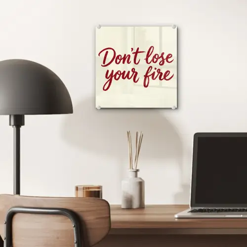 Don't lose your fire - Rood - Wit - Minimalistisch plexiglas 5mm klein -sfeer6