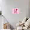 Love - Roze - Hart - Valentijn Tuinposter op houten frame 2 cm dik klein -sfeer1