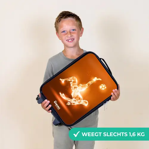 Oranje lichtvoetballer in zweefmoment Kinderkoffer - Zwart klein -sfeer4_NL