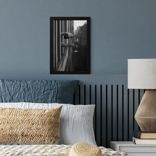 Wijnfles - Glas - Handen - Raam fotolijst zwart zonder passe partout klein -sfeer3