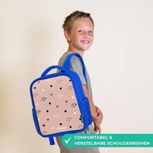 Hartjes met pijlen in zwart, wit en roze Kinderrugzak - Blauw middel -sfeer3_NL