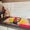 Vrouwengezicht - Krantenpapier - Abstract - Roze Inductie beschermer vinyl 3mm klein -sfeer3