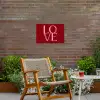 Love - Rood - Hatjes Tuinposter op houten frame 2 cm dik klein -sfeer3