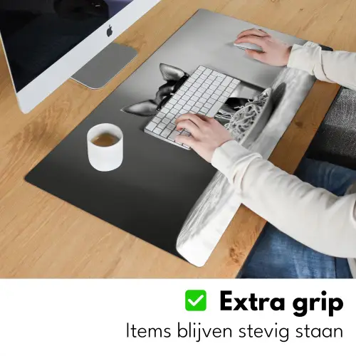 Chihuahua - Hond - Zonnebril - Humoristisch - Zwart - Wit - Spaghetti Muismat XXL klein -sfeer3