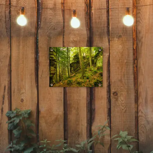 Bosrijke rotsformatie tuinposter los doek klein -sfeer1