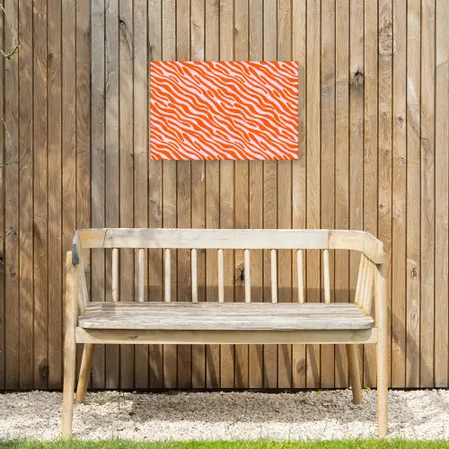 Strepen - Dynamisch - Oranje Tuinposter op houten frame 2 cm dik klein 845 -sfeer4