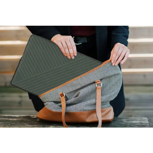 Lijnen - Abstract - Groen - Minimalistisch laptophoes neopreen klein -tas
