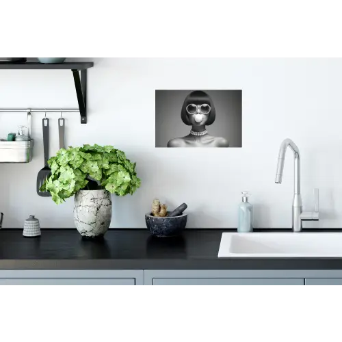 Vrouw - Zwart Wit - Ketting - Zonnebril Muursticker klein -keuken
