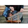 Vrouw - Blauw - Bloemen - Vlinders - Natuur laptophoes neopreen klein -tas