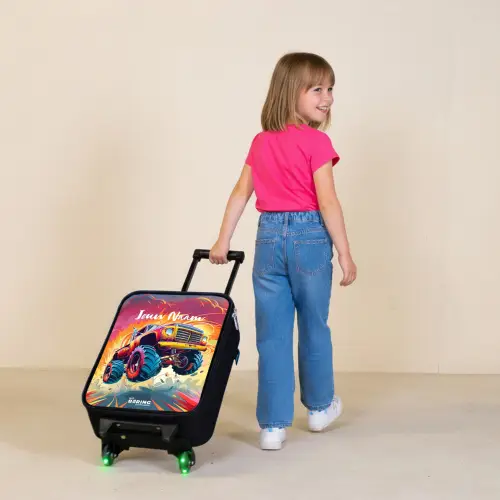 Roze Monstertruck Vliegt over het Asfalt Kinderkoffer - Zwart klein -sfeer1