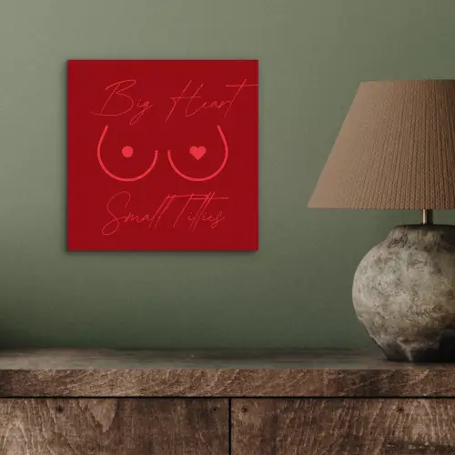 big heart small titties - Hart - Rood aluminium wit klein -sfeer2