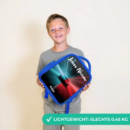 Sportauto - Blauw - Neon - Stad Kinderrugzak - Blauw middel -sfeer1_NL