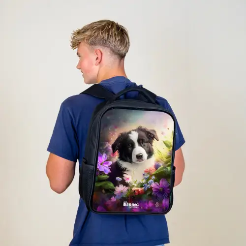Hond met blauwe ogen in een veld Rugzak - Zwart middel -sfeer8