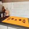 Kat - Simplistisch - Oranje - Vrolijk Inductie beschermer vinyl 3mm klein -sfeer3