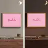 Toedeloe - Roze - Minimalistisch Light Box met batterij (Wandlamp) middel -sfeer3
