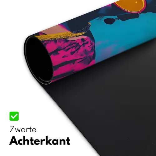 Vrouw - Kauwgom - Zonnebril - Oranje Muismat XXL klein -sfeer2