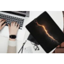 Gaming - Oranje - Bliksemflits - Licht laptophoes neopreen klein -bureau