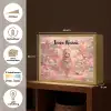 Fee - Bloemen - Roze Light Box met batterij (Wandlamp kind) middel -USP_websiteoverzichtNL