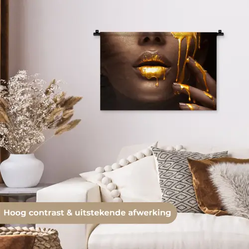 Goud - Vrouw - Verf - Lippen - Luxe Wandkleed katoen klein -sfeer1