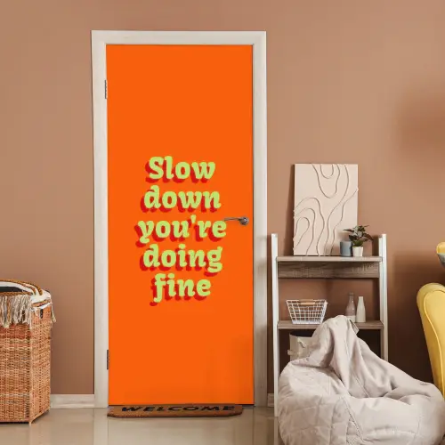 Oranje - Slow down you're doing fine - Retro deurposter klein -sfeer1