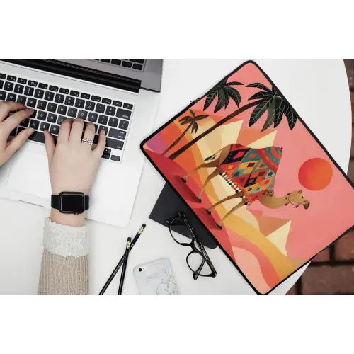 Kameel - Pyramides - Rode zon laptophoes neopreen klein -bureau