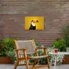 Toekan - Minimalistisch - Snavel - Oranje Tuinposter op houten frame 2 cm dik klein -sfeer3