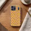 Geel - Rolschaatsen - Patroon Telefoonhoesje iPhone 17 Pro Max klein 879 -sfeer1
