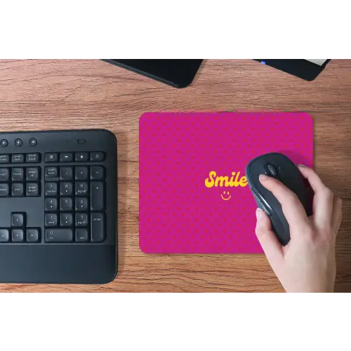 Smile - Stippen - Geel - Smiley - Roze muismat rubber klein -toetsenbord