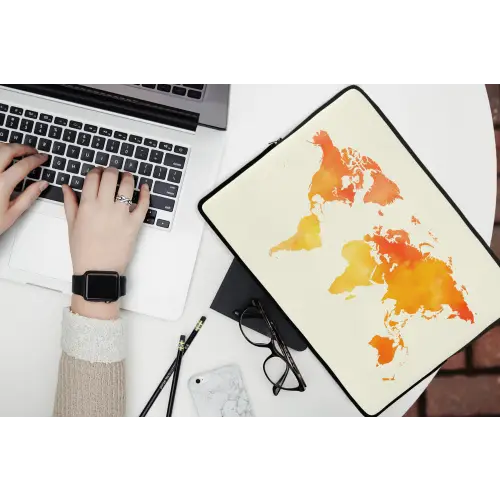 Wereldkaart - Oranje - Kleurrijk laptophoes neopreen klein -bureau