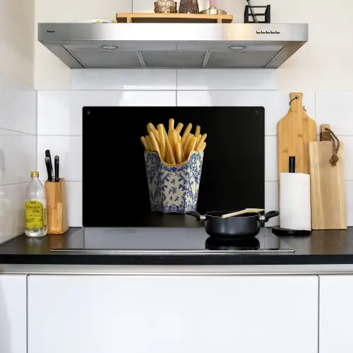 Friet - Porselein - Delfts blauw - Eten Inductie beschemer met haakjes klein -sfeer2