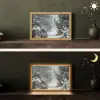 Bos - Winter - Bomen - Natuur - Pad - Sneeuw Light Box met kabel (Tafellamp) klein -sfeer3