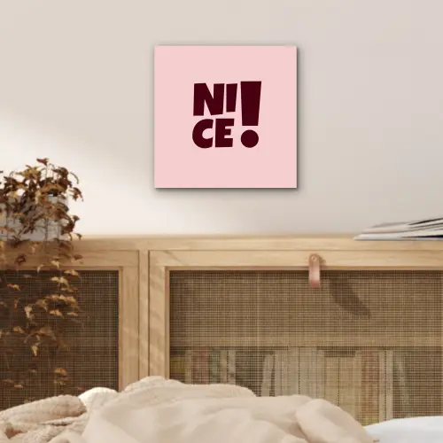 Nice - Uitroepteken - Roze aluminium wit klein -sfeer3