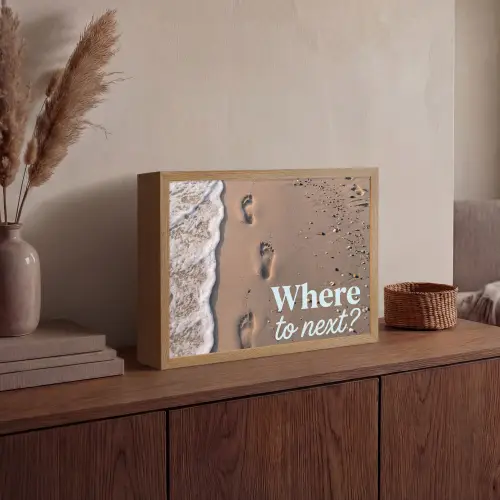 Where to next - Strand - Voetstappen Light Box met batterij (Wandlamp) middel -sfeer2