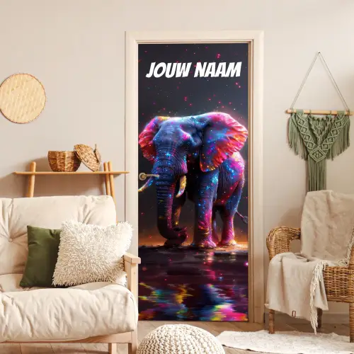Olifant met kleurrijke lichteffecten en de tekst “Deze kamer is van: jouw naam”. deurposter klein -sfeer2