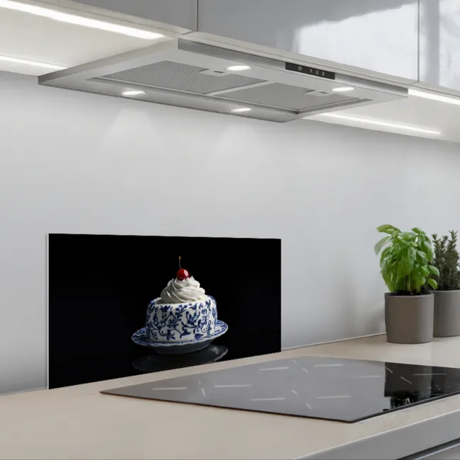 Taart - Slagroom - Kers - Bord - Delfts blauw keuken achterwand spatscherm klein -3d_schuin