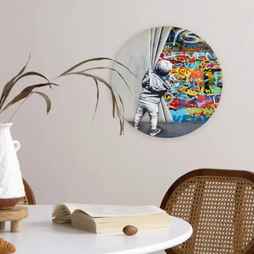 Graffiti - Illusie - Jongen - Street art Wandcirkel kunststof plaat 5mm dik klein -sfeer4