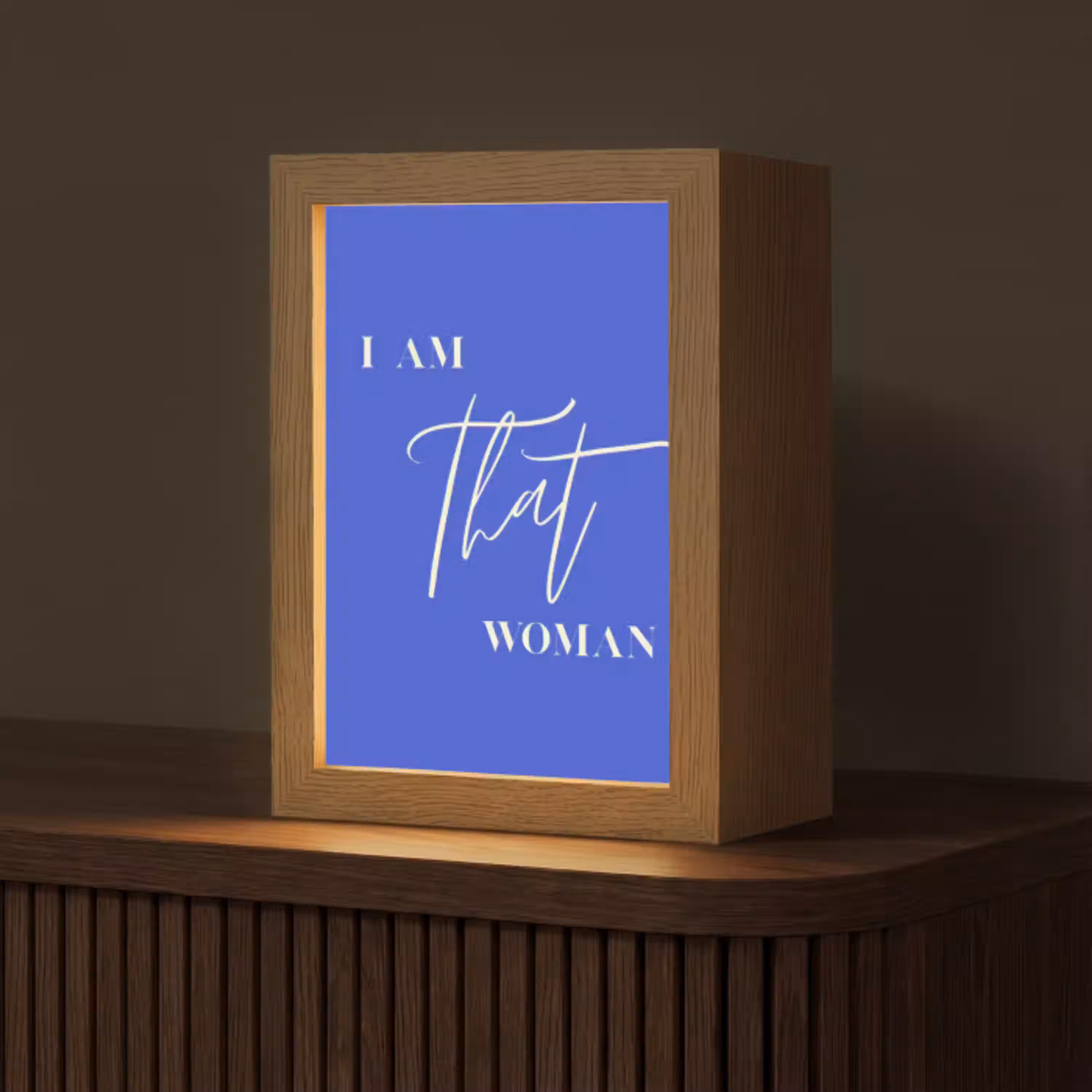 Blauw - I am that woman - Sierlijk - Minimalistisch Light Box met kabel (Tafellamp) klein -z3d_website
