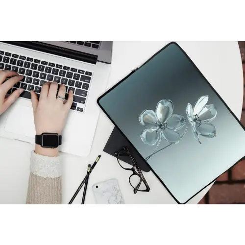 Kristal - Bloemen - Grijs laptophoes neopreen klein -bureau