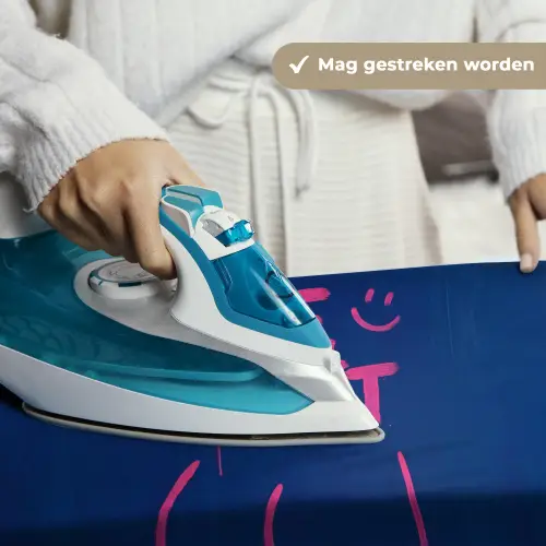 Brutaal - Grappig - Blauw Wandkleed katoen klein -sfeer9