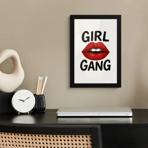 Lip - Girl - Rood - Letters fotolijst zwart zonder passe partout klein -sfeer1