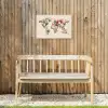 Wereldkaart - Bloemen - Roze Tuinposter op houten frame 2 cm dik klein -sfeer4