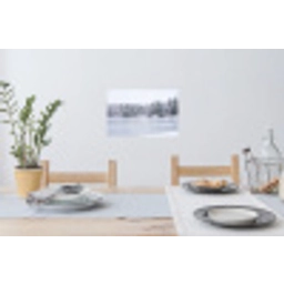 Meer - Dennen - IJs - Winter - Rustgevend Muursticker klein -eettafel