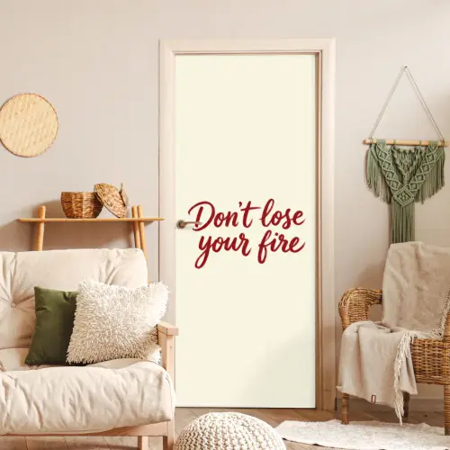 Don't lose your fire - Rood - Wit - Minimalistisch deurposter klein -sfeer2