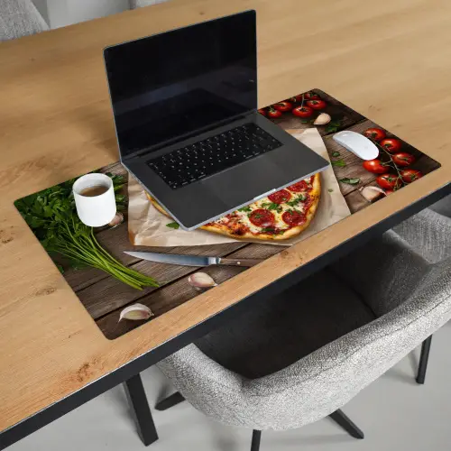 Pizza - Hart - Pepperoni - Tomaat Muismat XXL klein -sfeer1
