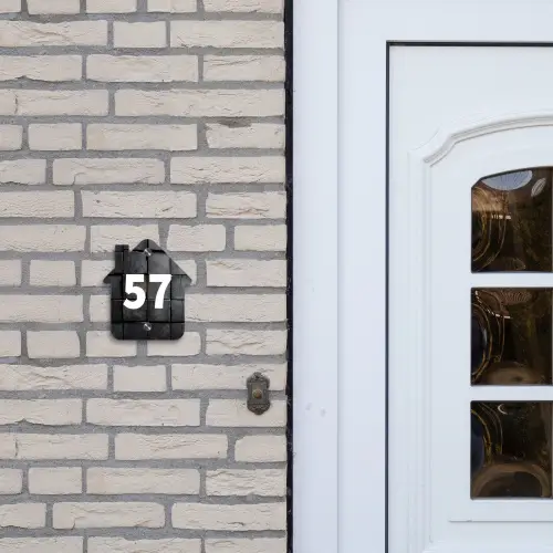 Zwarte houtblokken - Traditioneel Naambord Huisje klein -sfeer1