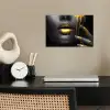 Vrouw - Zwart - Goud - Gezicht - Lippen poster papier klein -sfeer1