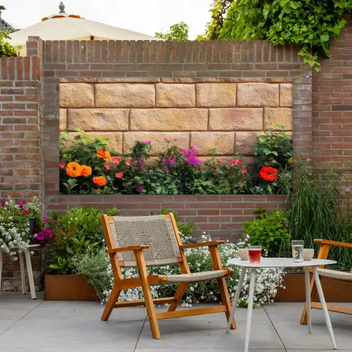 Bloemen - Bakstenen - Kleurrijk Tuinposter op houten frame 2 cm dik xxl -sfeer3