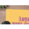 Love yourself - Roze - Geel muismat rubber klein -closeup